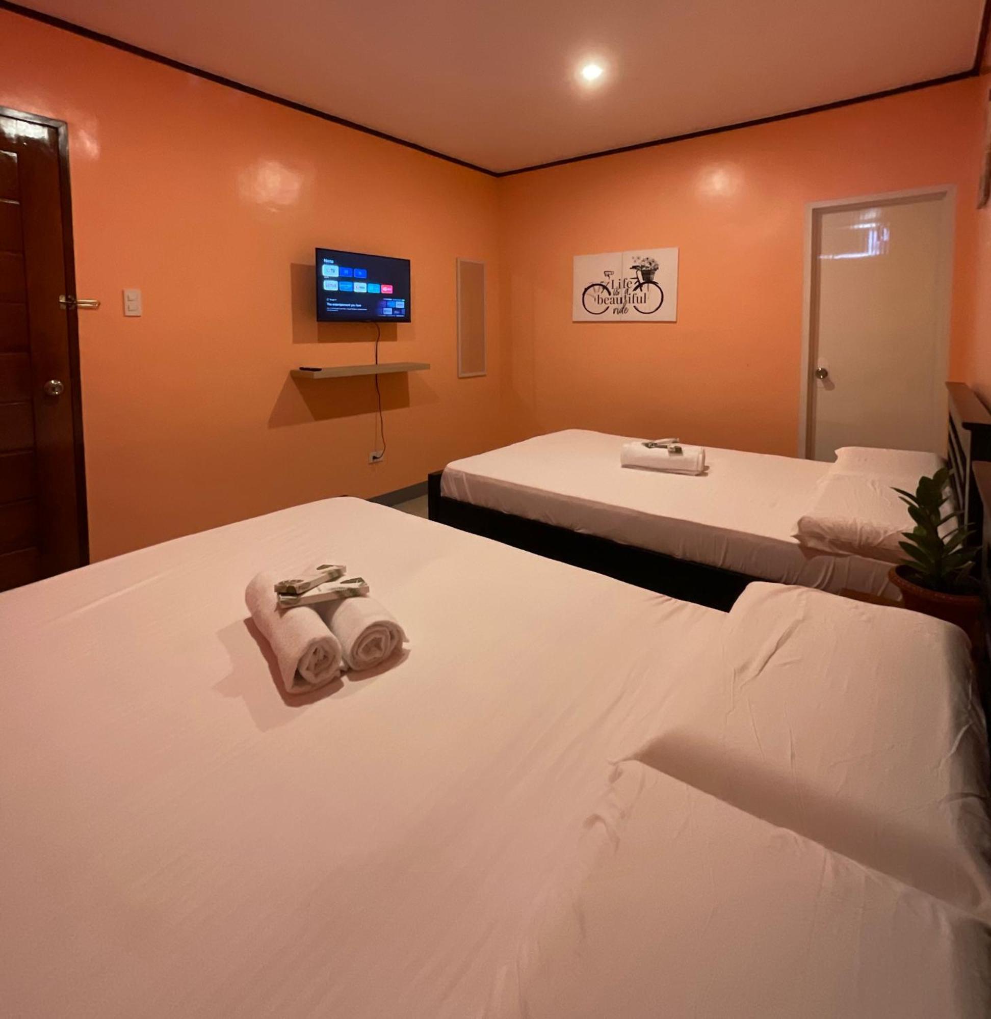 Halajo Bnb Transient Laoag Habitación foto